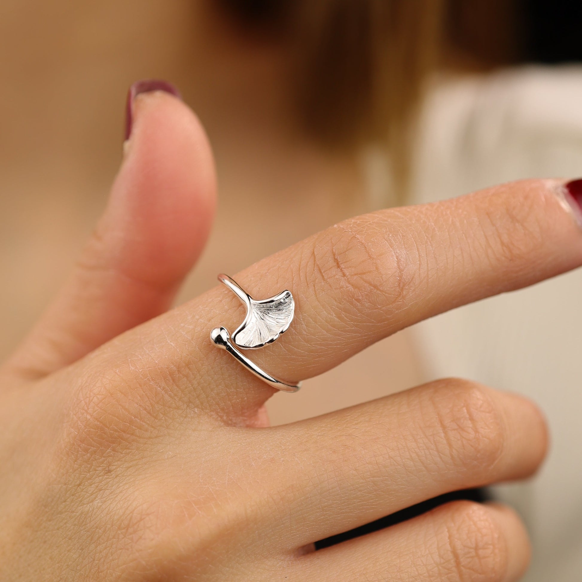 Ginko Ring on a hand model
