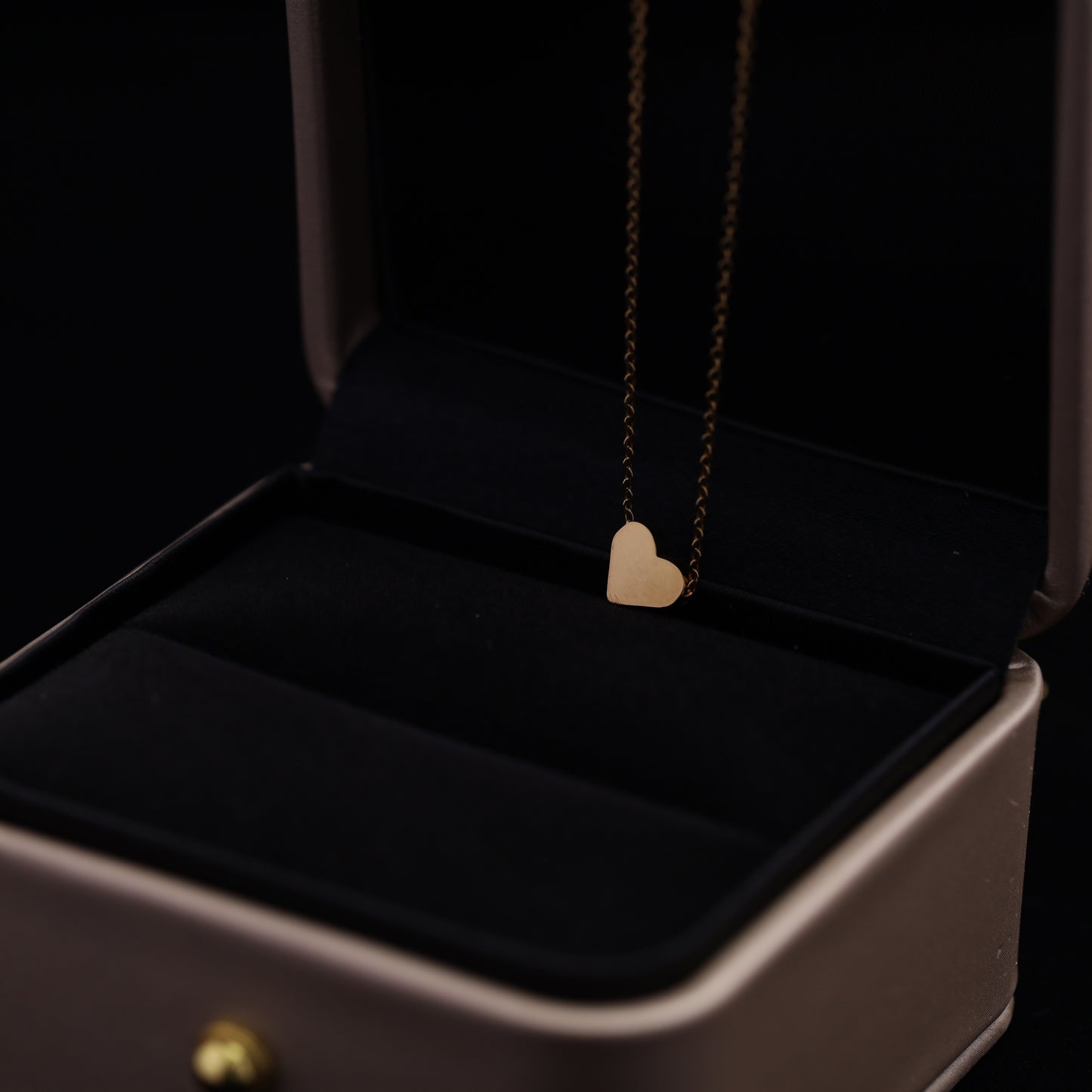 Minimalist Heart Necklace – Stainless Steel, Adjustable Sliding Chain (Gold & Silver Options)